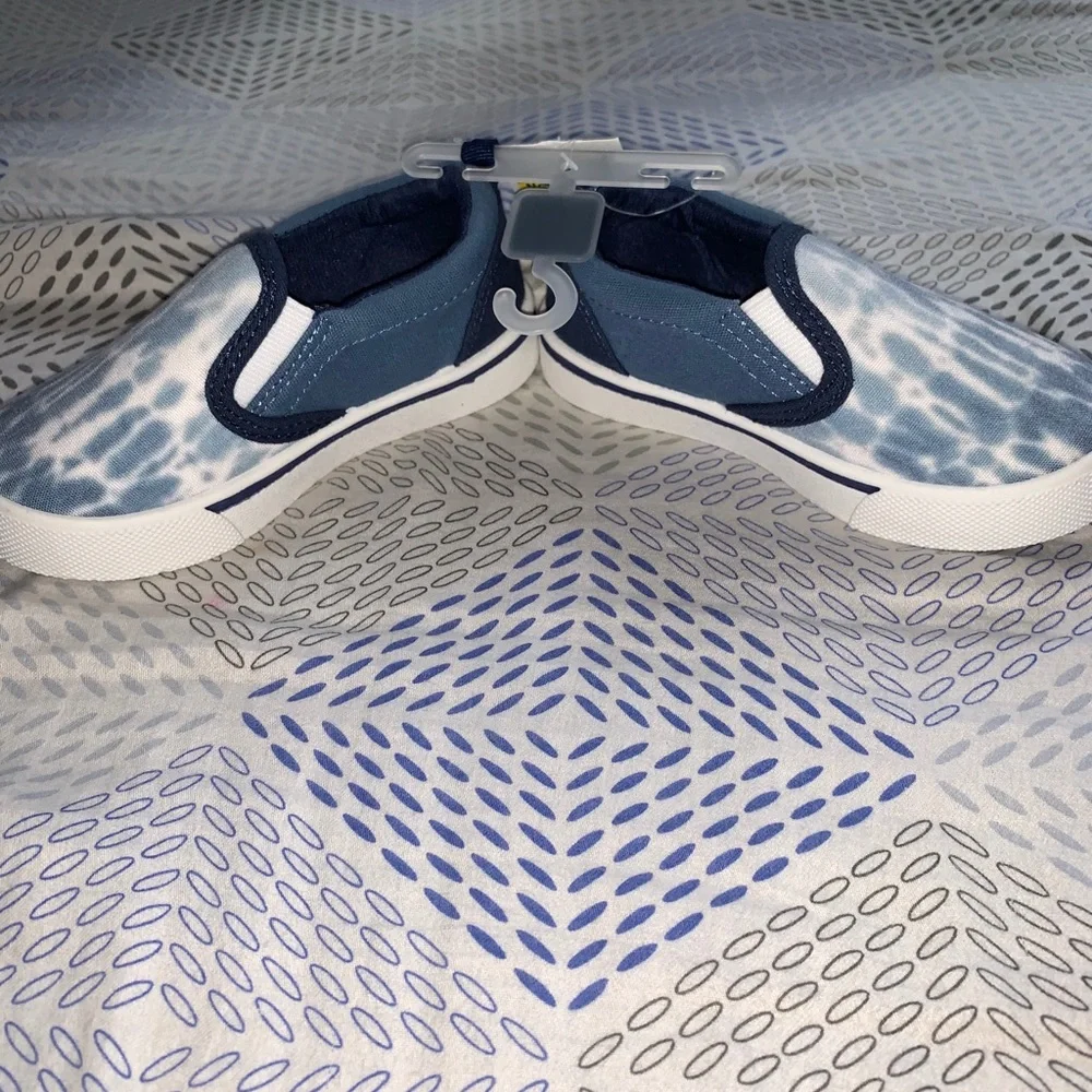 Oshkosh Unisex toddler tie dye slip on sneakers size 8